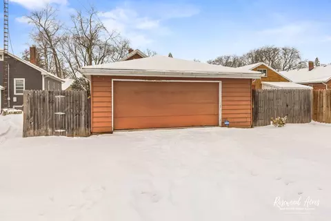 Exterior - 950 S Elm Ave, Kankakee, IL 60901 photo 4 of 5