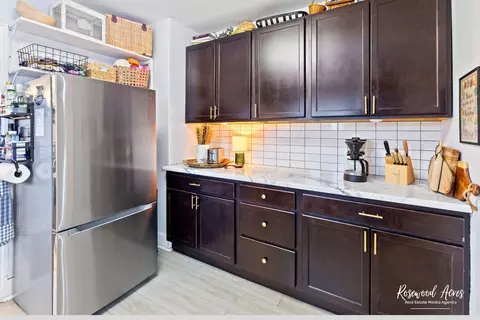Kitchen - 950 S Elm Ave, Kankakee, IL 60901 photo 3 of 3