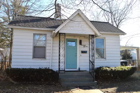 1404 S Roosevelt Ave, Bloomington, IL 61701
