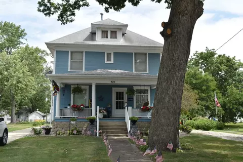 426 E Locust St, Watseka, IL 60970