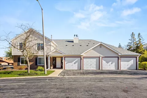 7020 Rhodes Ct #203, Woodridge, IL 60517