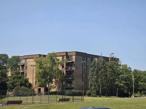 425 Walnut Creek Ln #1601, Lisle, IL 60532