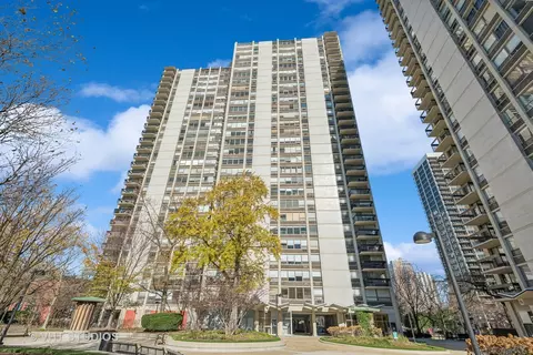 1360 N Sandburg Ter #809C, Chicago, IL 60610