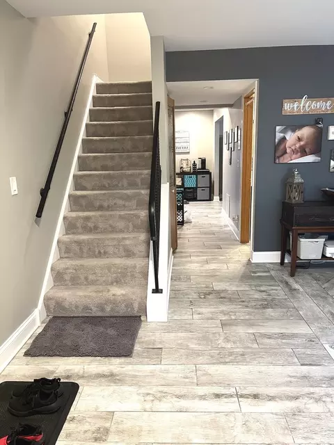 Entry Way - 717 Berwick Pl, Roselle, IL 60172 photo 1 of 3