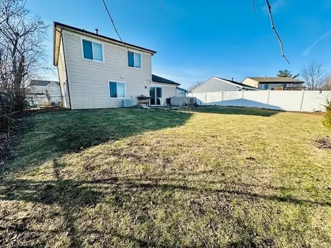 Exterior - 717 Berwick Pl, Roselle, IL 60172 photo 2 of 2