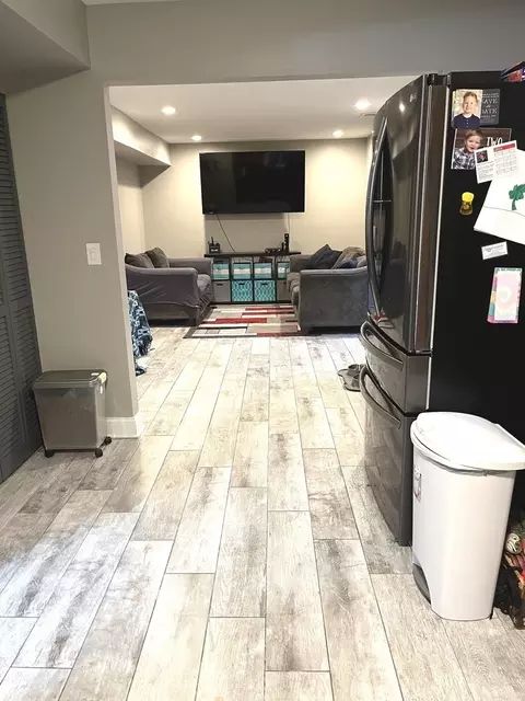 Kitchen - 717 Berwick Pl, Roselle, IL 60172 photo 1 of 2