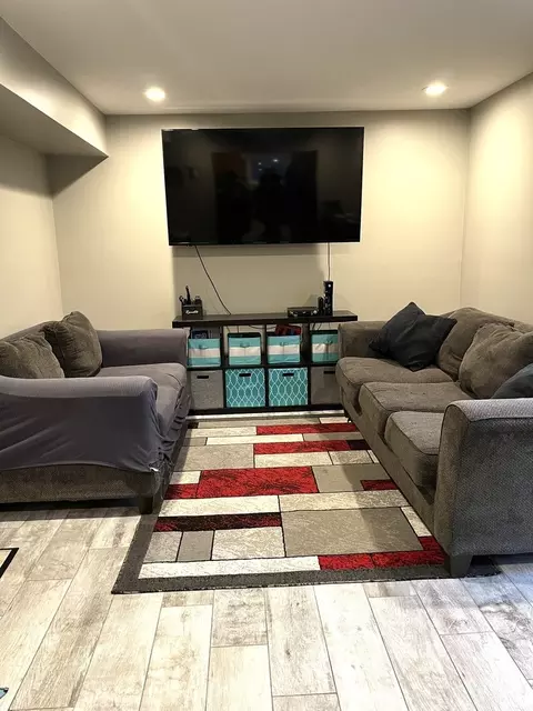 Living - 717 Berwick Pl, Roselle, IL 60172 photo 3 of 4
