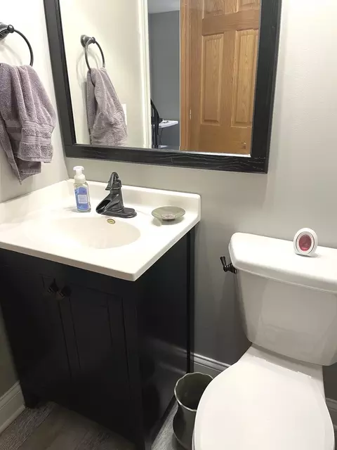Bath - 717 Berwick Pl, Roselle, IL 60172 photo 1 of 4