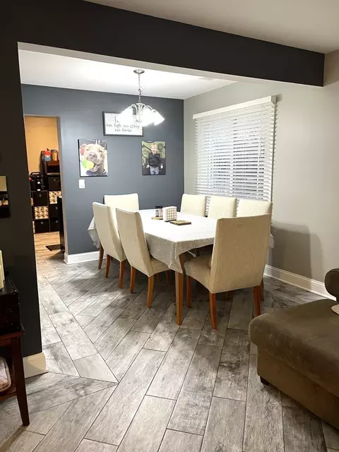 Dining - 717 Berwick Pl, Roselle, IL 60172 photo 2 of 2