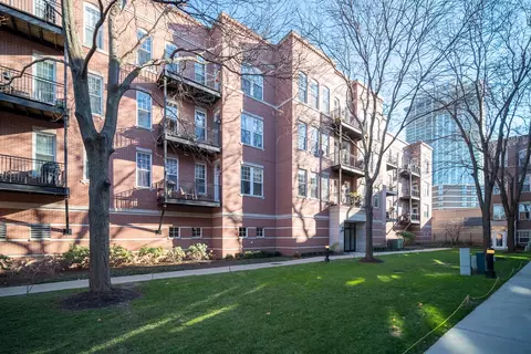 247 W Scott St #202, Chicago, IL 60610