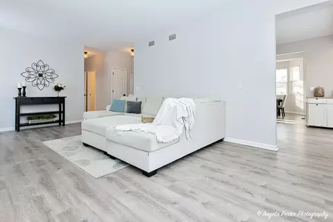 Living - 497 Freedom Ct, Gurnee, IL 60031 photo 5 of 5