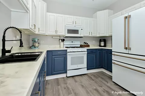 Kitchen - 497 Freedom Ct, Gurnee, IL 60031 photo 2 of 2