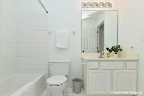 Bath - 497 Freedom Ct, Gurnee, IL 60031 photo 1 of 1