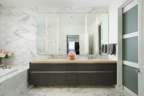 Bath - 363 E Wacker Dr #3009, Chicago, IL 60601 photo 1 of 5