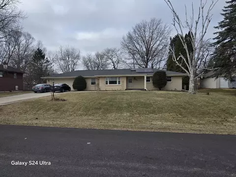 1951 Valencia Dr, Rockford, IL 61108