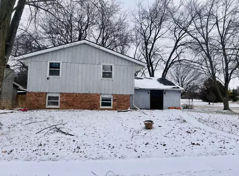 3016 Morningside Dr, Bloomington, IL 61704