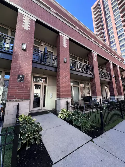 324 N Jefferson St #206, Chicago, IL 60661