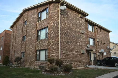 10625 Parkside Ave #7, Chicago Ridge, IL 60415