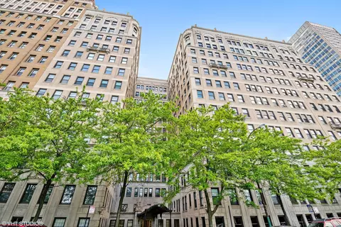 3534 N Lake Shore Dr #5D, Chicago, IL 60657