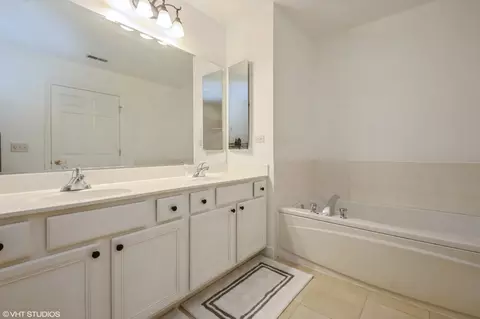 Bath - 2660 Summit Dr #307, Glenview, IL 60025 photo 1 of 3