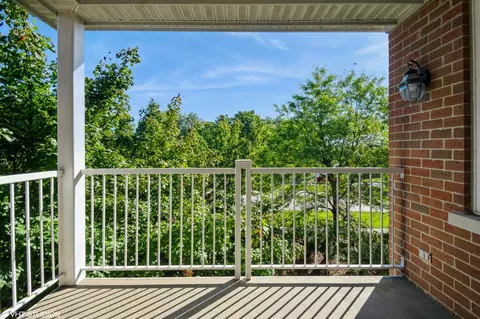 Exterior - 2660 Summit Dr #307, Glenview, IL 60025 photo 2 of 2