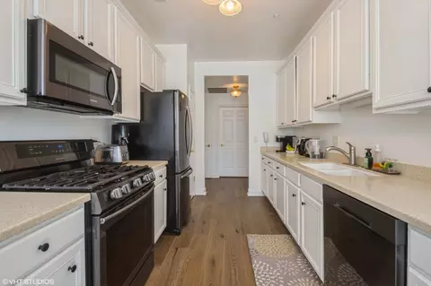 Kitchen - 2660 Summit Dr #307, Glenview, IL 60025 photo 1 of 2