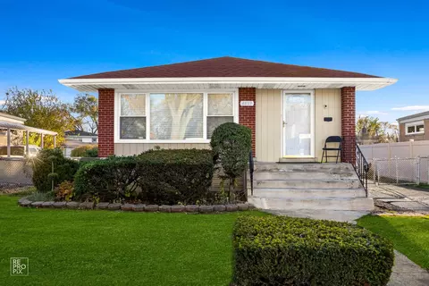 4839 Oak Center Dr, Oak Lawn, IL 60453