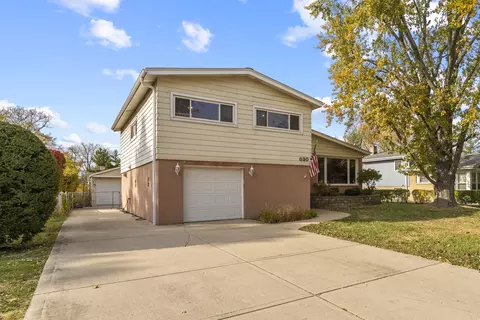 830 Holmes Ave, Deerfield, IL 60015