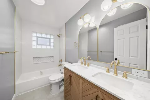 Bath - 164 E 122nd St, Chicago, IL 60628 photo 1 of 4
