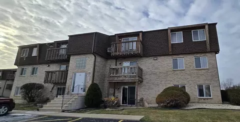 2361 Bicentennial Ave #5, Crest Hill, IL 60435
