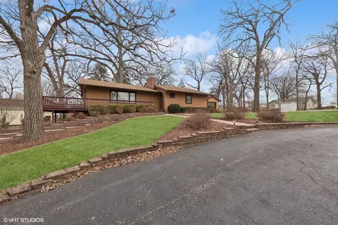 3315 Golfview Rd, Mchenry, IL 60050
