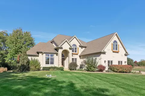 912 Amber Ln, Lake Villa, IL 60046