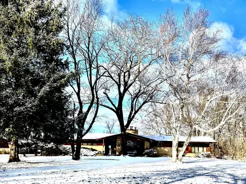 27214 W Henry Ln, Lake Barrington, IL 60010