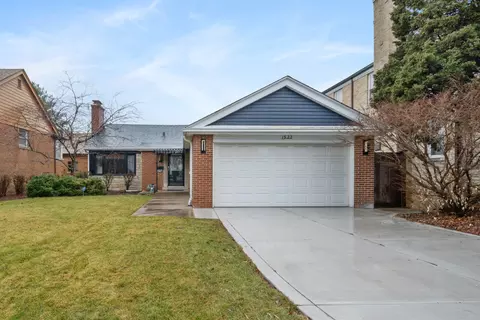 1522 Clinton Pl, River Forest, IL 60305