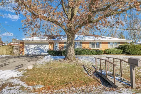 9 Green St, Fisher, IL 61843
