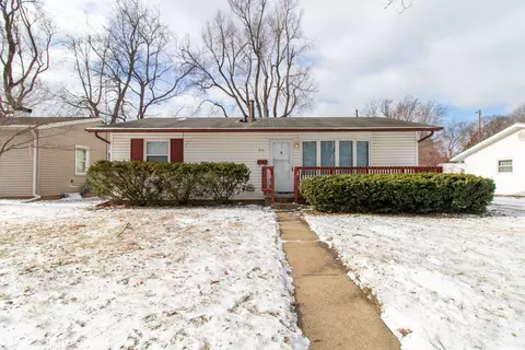 811 Reinthaler Rd, Bloomington, IL 61701