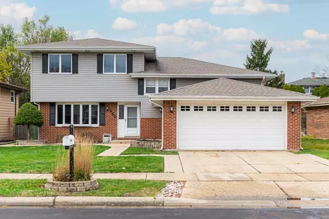 950 Dearborn Cir, Carol Stream, IL 60188