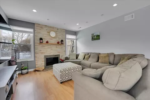 Living - 1120 Warington Ln, Hoffman Estates, IL 60169 photo 2 of 3