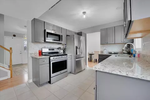 Kitchen - 1120 Warington Ln, Hoffman Estates, IL 60169 photo 1 of 5