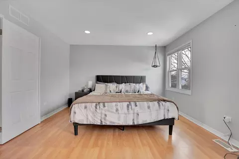 Bedroom - 1120 Warington Ln, Hoffman Estates, IL 60169 photo 2 of 2