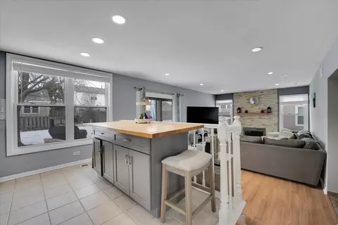 Kitchen - 1120 Warington Ln, Hoffman Estates, IL 60169 photo 5 of 5