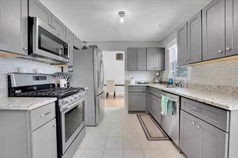Kitchen - 1120 Warington Ln, Hoffman Estates, IL 60169 photo 2 of 5