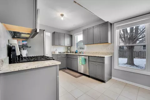 Kitchen - 1120 Warington Ln, Hoffman Estates, IL 60169 photo 3 of 5
