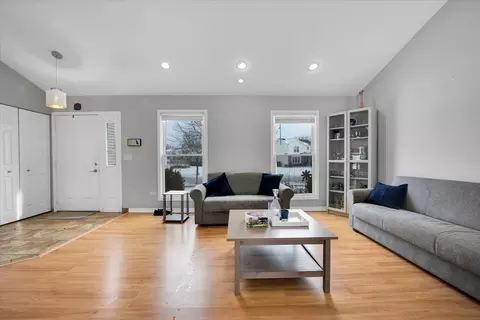 Other - 1120 Warington Ln, Hoffman Estates, IL 60169 photo 2 of 9