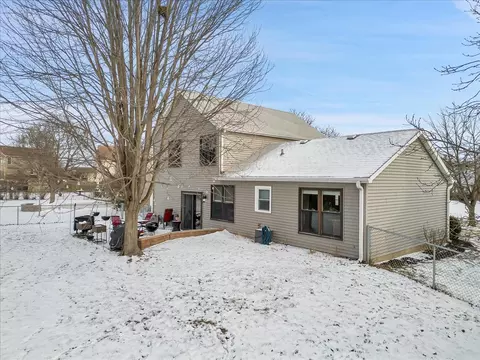 Exterior - 1120 Warington Ln, Hoffman Estates, IL 60169 photo 6 of 6