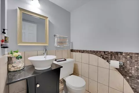 Bath - 1120 Warington Ln, Hoffman Estates, IL 60169 photo 1 of 3