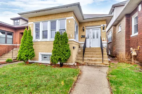 5024 N Central Park Ave, Chicago, IL 60625