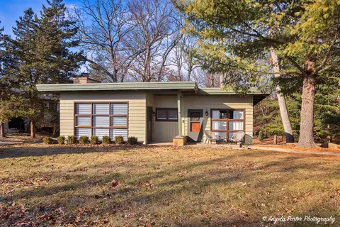 5505 W Lake Shore Dr, Wonder Lake, IL 60097