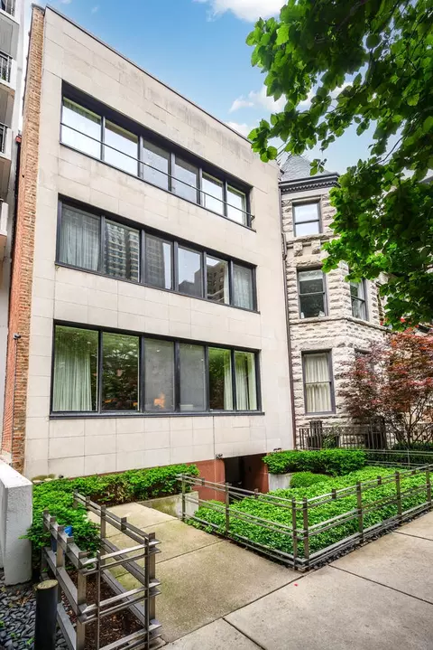 1432 N Astor St, Chicago, IL 60610