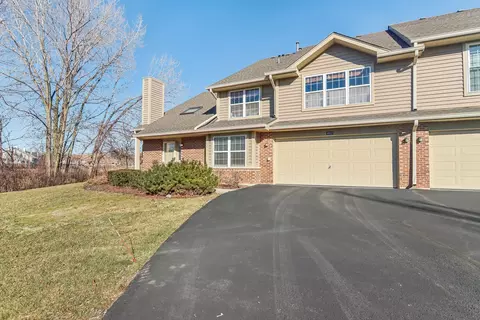 8022 Barrymore Dr, Darien, IL 60561